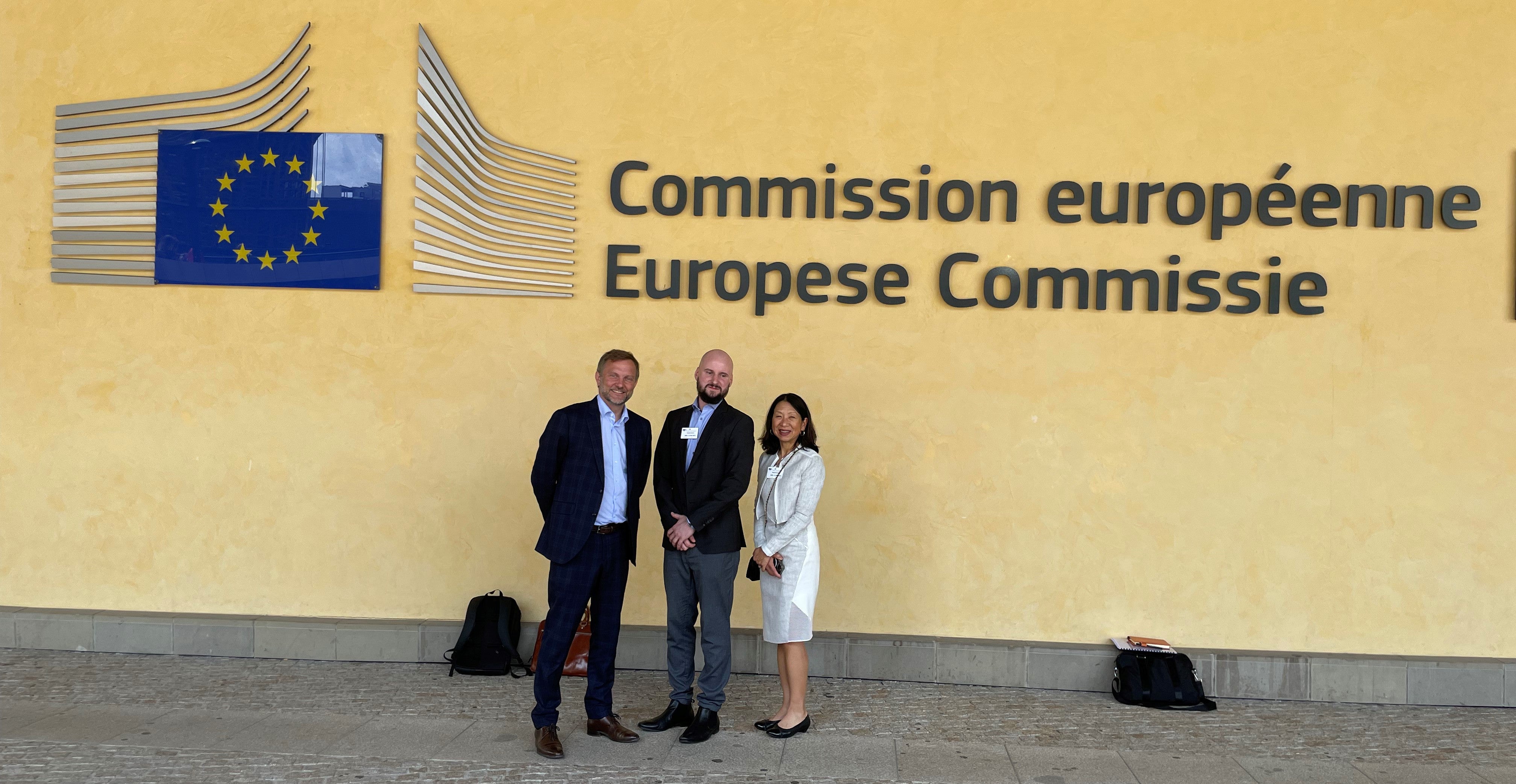 Julien Dubois se joint à Marie Oh Huber, Chief Legal Officer d'eBay et Martin Cernic, vendeur danois, pour rencontrer le cabinet du commissaire européen à l'Environnement