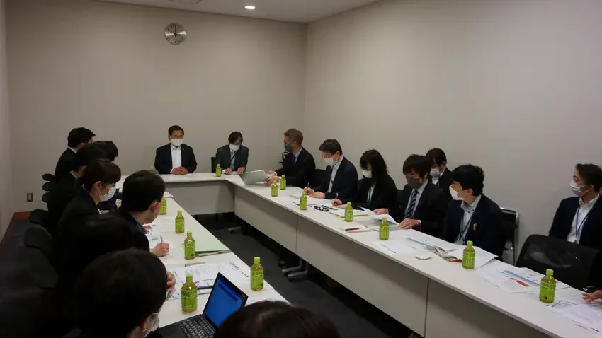 A group of eBay sellers sitting around a table