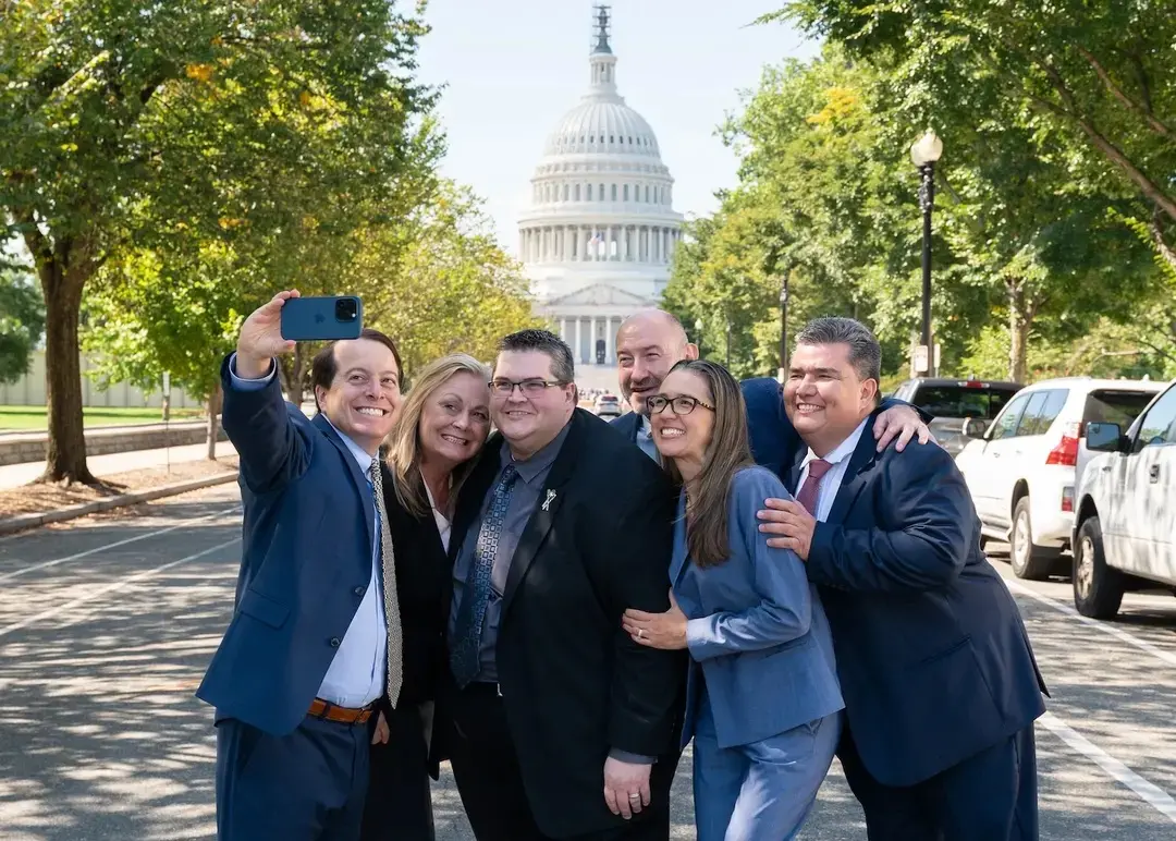 People taking selfie in front of Capitol